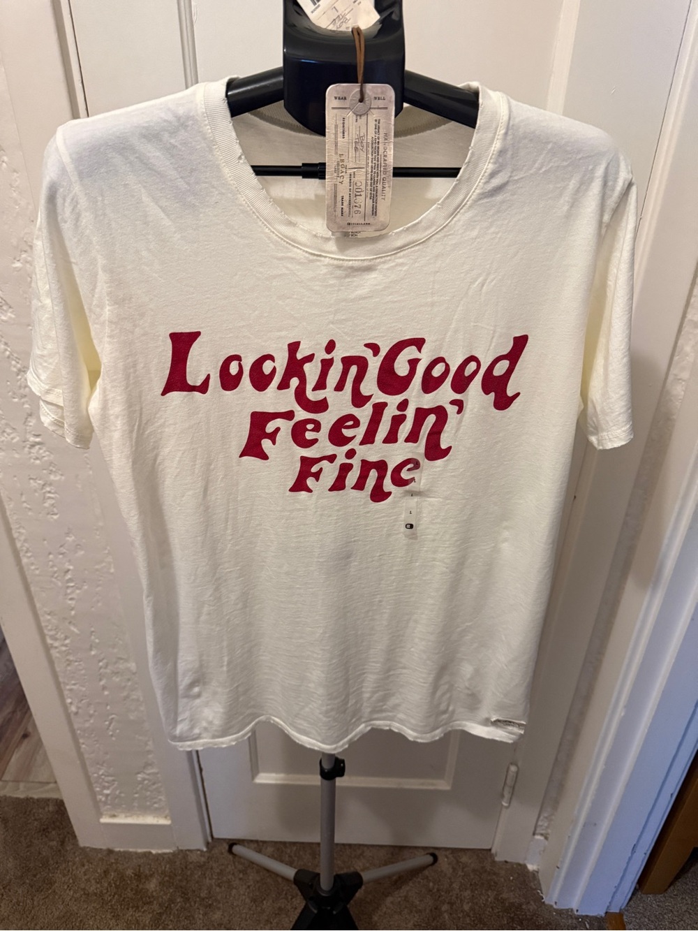 Graphic Tee - 'Lookin Good Feelin Fine' White & Red vintage legacy by BKE Buckle